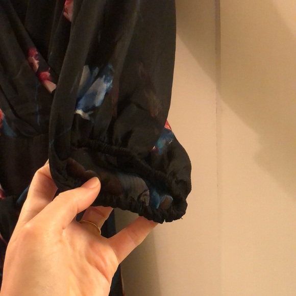 DKNY Black and Floral Faux Wrap Dress size 4 - Picture 3 of 9